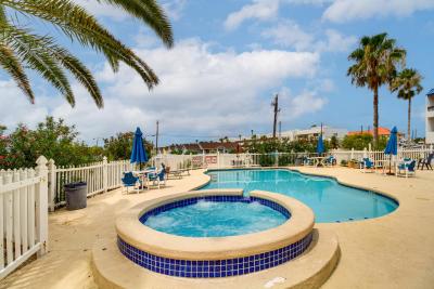Swim, Fish and Suntan Cozy Corpus Christi Retreat