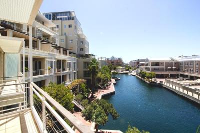Fabulous Waterfront Living!