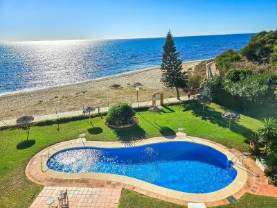 Sea view beachfront penthouse with BBQ