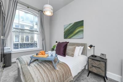 Central 1-Bed with Free Wi-Fi Near Market Square