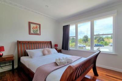 5BR Family House in Hillsborough