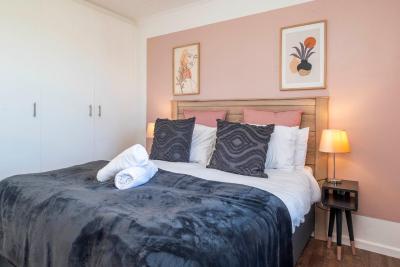 Beach Holiday Apartment - Big Bay, Cape Town
