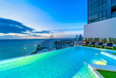 Stunning Sea View Condo -Next To Beach