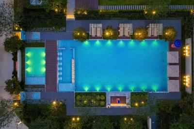 Zhangjiajie SANHE Hotel --Free one way pick up service over 2 night, Free shuttle to east gate of forest park,Free laundry service,Free fresh coffee,English speaking customer service