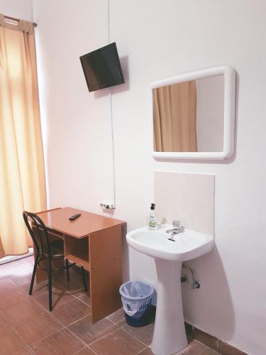 Pensión Berti Madrid Room Type - Triple Room with Shared Bathroom