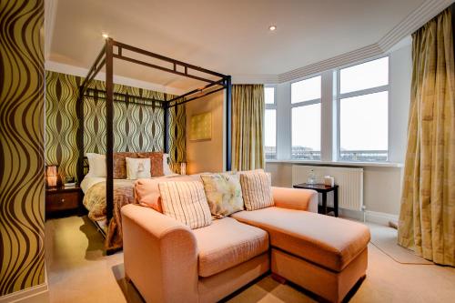 King Room with Four Poster Bed and Sea View