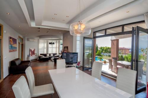 Villa with Sea View image 10