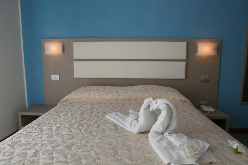 Deluxe Double or Twin Room with View image 10