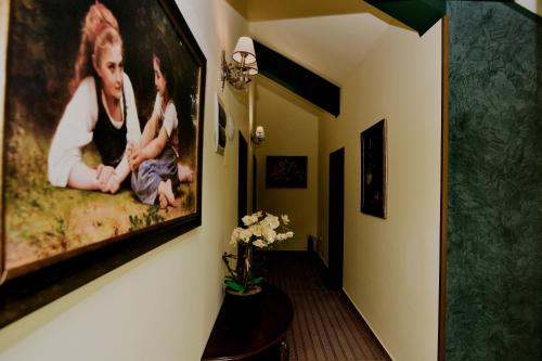 Boutique Vila White Duchess - image 8