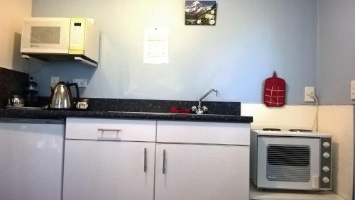 廚房, 多布森山汽車旅館 (Mt Dobson Motel) in 費爾利