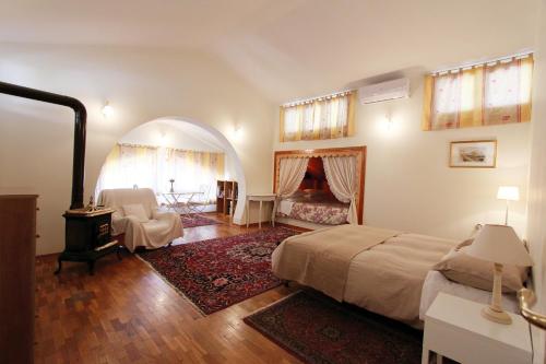 2 queen beds, 2 twin beds
