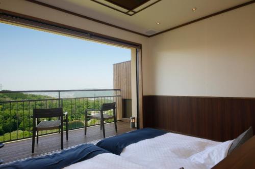 2 twin beds, 4 futon beds