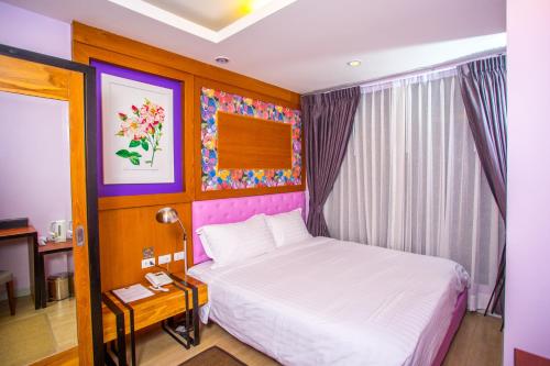 room detail thumbnail 1