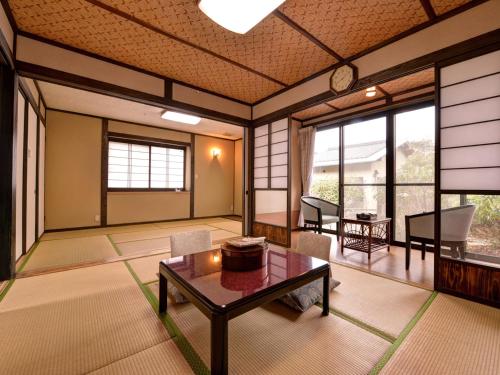 Minshuku Mizuwake Set in a prime location of Kokonoe, Minshuku Mizuwake puts everything the city has to offer just outside your doorstep. The property features a wide range of facilities to make your stay a pleasant ex