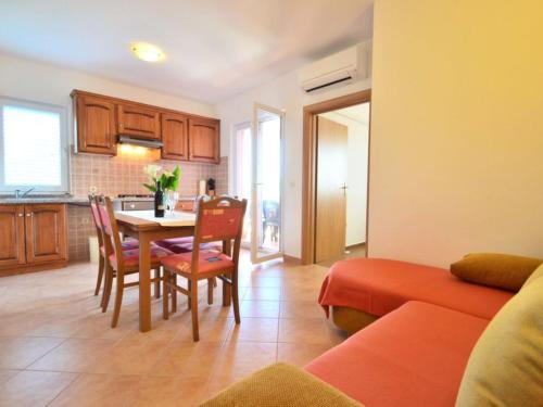 Apartments Milin - image 8