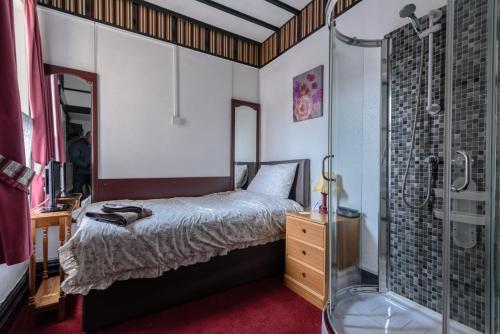 Happy Days Guesthouse - image 6