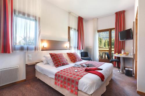 Vacanceole - Residence Grand Massif The 3-star Vacancéole - Résidence Grand Massif offers comfort and convenience whether youre on business or holiday in Morillon. The hotel has everything you need for a comfortable stay. Take advant