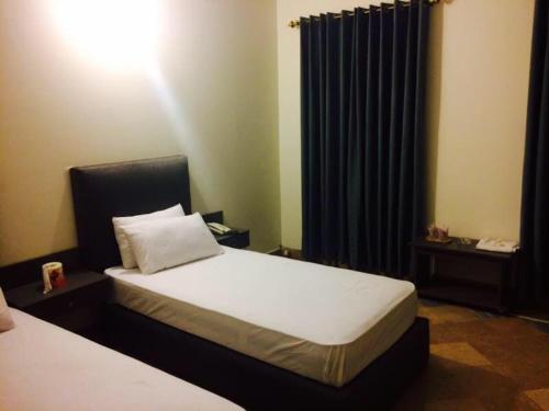

Safari Hotel High Court