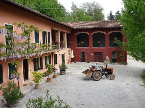  Cascina Sant'Eufemia, Sinio bei Monforte dʼAlba