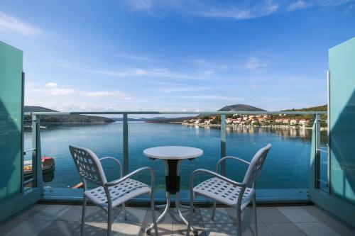 Double Room with Balcony and Side Sea View