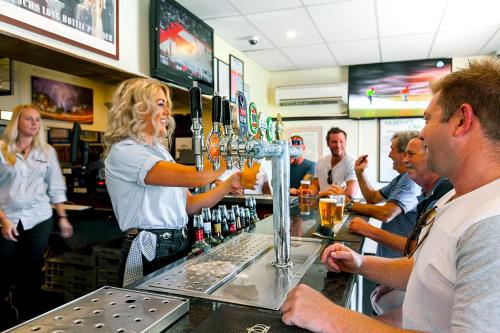 Commonwealth Hotel – Cooks Hill, VA