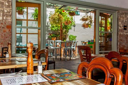 Commonwealth Hotel – Cooks Hill, VA