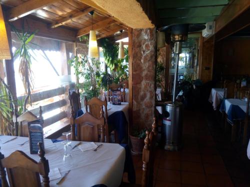 Étterem, Hostal Sierra De Baza in Baúl