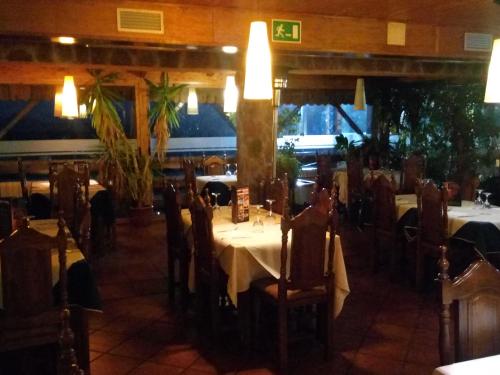 Étterem, Hostal Sierra De Baza in Baúl