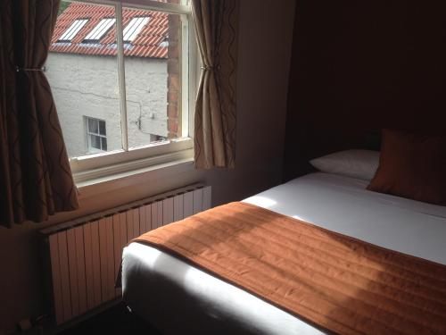 Aberdour Hotel Stables Rooms & Beer Garden - image 9