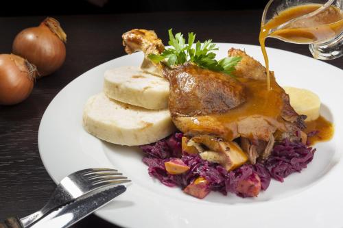 U Zlatych nuzek - main image