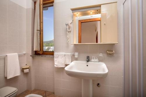 Tris Hotel - image 8