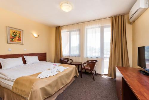 Avenue Hotel - image 5