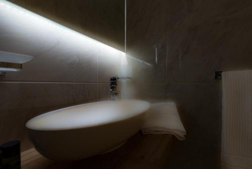 Standard Triple Room image 5