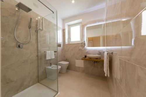 Standard Triple Room image 4