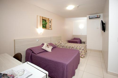 4 twin beds