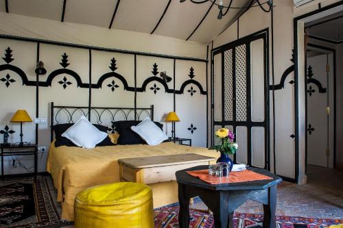 1 double bed, 1 twin bed