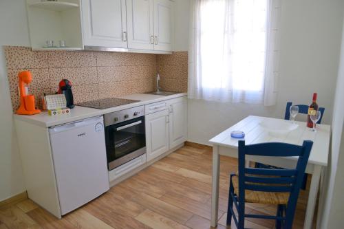 Cocina, Xrissi Ammos in Milos Island