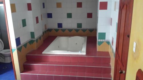 Deluxe Suite with Spa Bath image 3