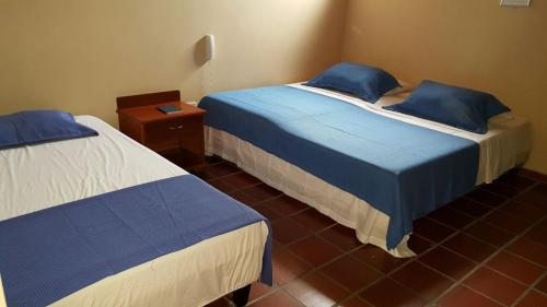 Economy Triple Room image 3