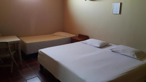 Economy Triple Room image 1