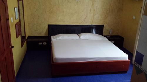 Economy Double Room image 3