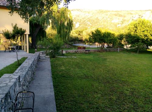 สวน, River House Buna in ซิโตมิสลิซี