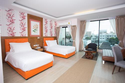 room detail thumbnail 1