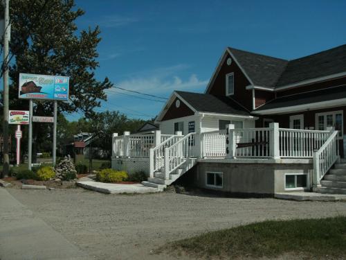 Auberge Chez Caro - Accommodation - Sacré-Coeur-Saguenay
