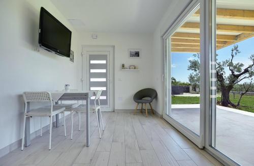 One-Bedroom House image 9