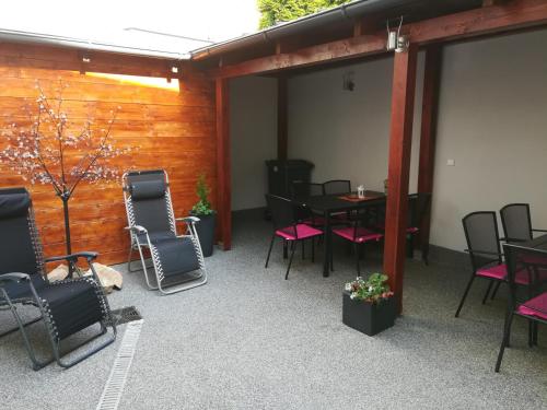 Deluxe Studio