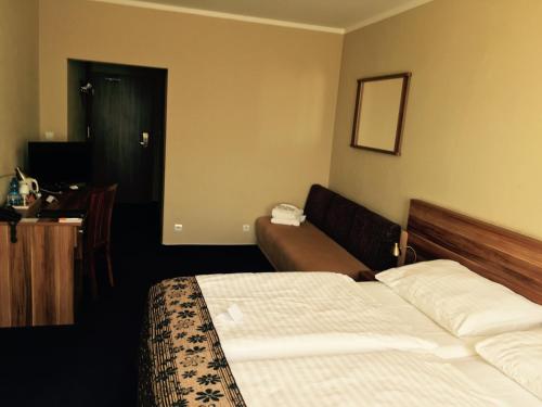 Double or Twin Room with Air Conditioning