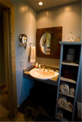 Pearlessence Vineyard Inn