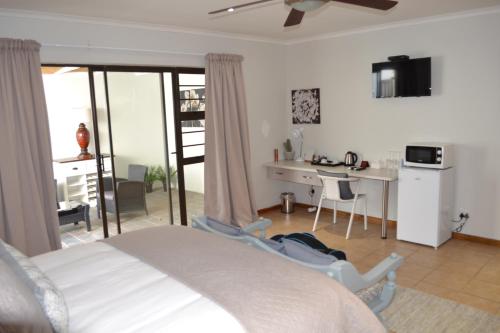 Fish Eagle Manor