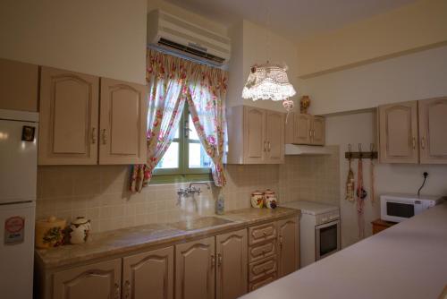 Tarsia Homes & Suites - image 4